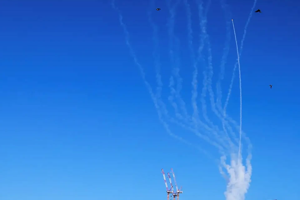 Israel e Irã se acusam de violar cessar-fogo anunciado por Trump