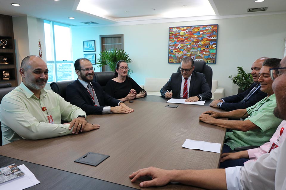 Procurador-Geral de Justiça assina contrato e ordem de serviço para construção da nova sede da Promotoria de Justiça de Guajará-Mirim