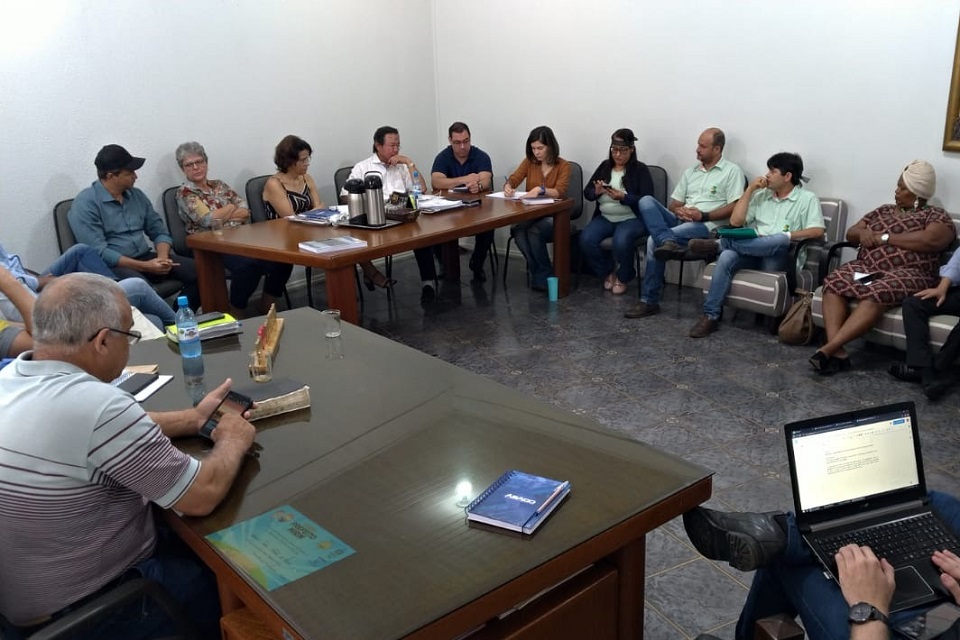 FIM DA GREVE: servidores aceitam proposta do prefeito Eduardo Japonês e PCCS será implantado em 2020
