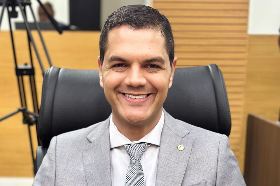 Deputado Cássio Gois destaca compromisso da ALE durante abertura dos trabalhos legislativos de 2024