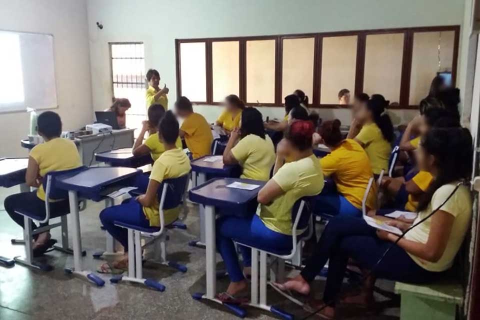 Presídio feminino recebe palestras sobre Educação ambiental e projetos do SAAE