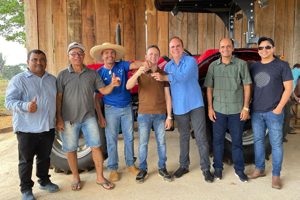 Associação de Buritis recebe trator do deputado Alan Queiroz por meio de emenda parlamentar