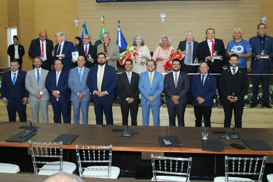 Deputados constituintes são homenageados durante comemorações dos 40 anos da Constituição Estadual