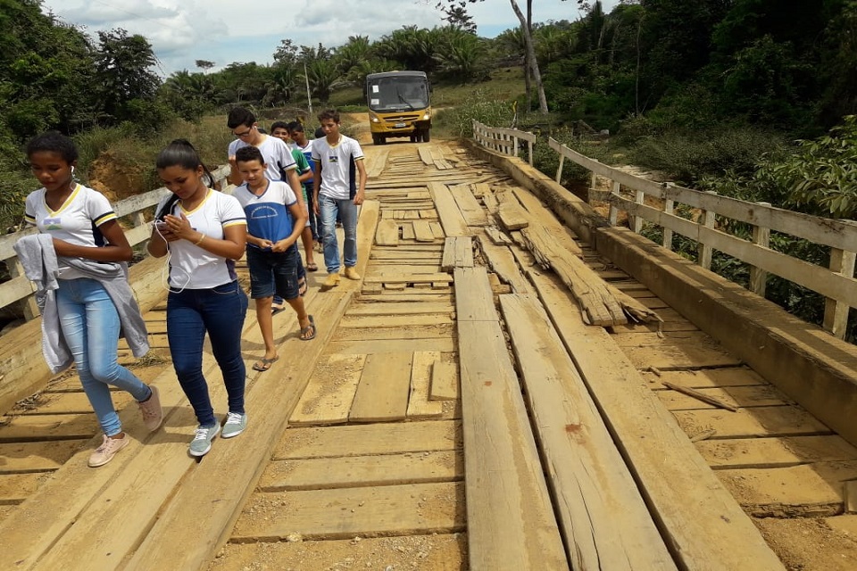Secretário de Obras pede apoio ao deputado Adelino para intervir sobre ponte junto ao DNIT