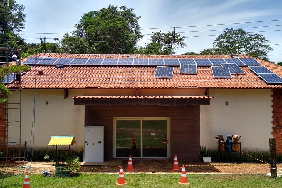 Semi investe em painéis solares e economia pode chegar a 80%