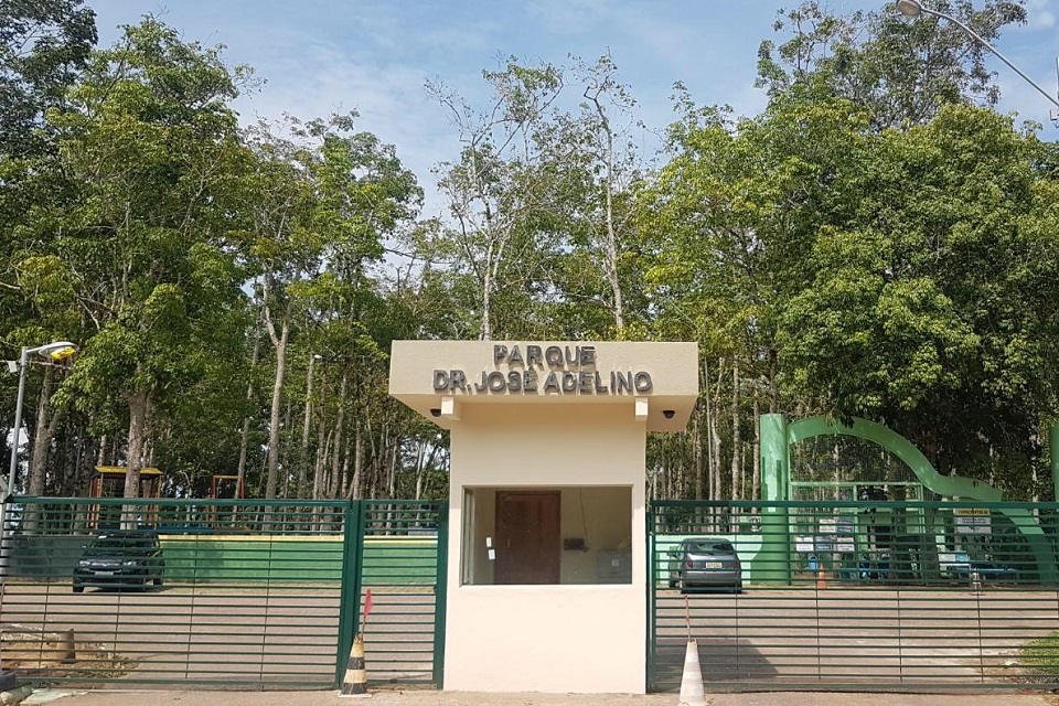 Após guarita e portão, Parque José Adelino ganha letreiro