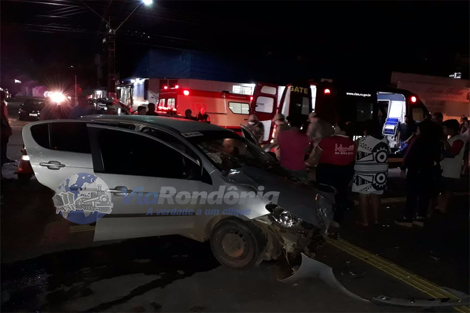 Motorista avança preferencial e acaba sendo atingido por carro de aplicativo