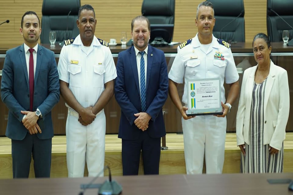 Assembleia presta homenagem ao trabalho realizado pela Marinha em Rondônia