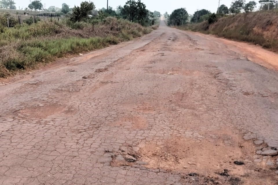 Cláudia de Jesus solicita recuperação da RO-479 que liga distrito de Estrela de Rondônia ao trevo da BR-364