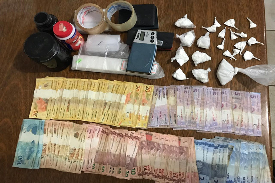 Policiais do Denarc prendem dois com drogas e grande quantidade de dinheiro, em Porto Velho