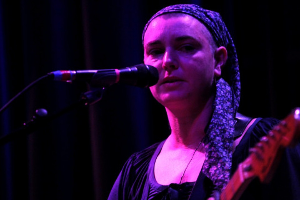 Revelada a causa de morte de Sinéad OConnor; um ano após óbito