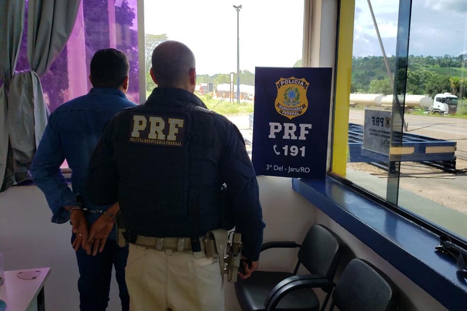 Foragido da Justiça é preso pela PRF, em Jaru