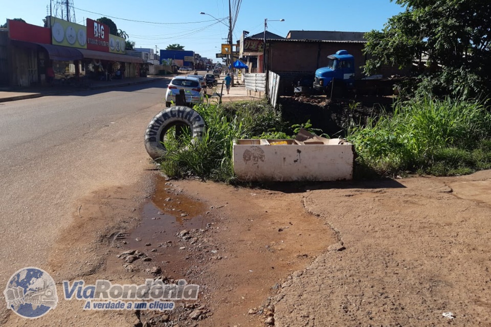 Moradores reclamam do ´valão´ da Amador e da inoperância da Secretaria de Obras