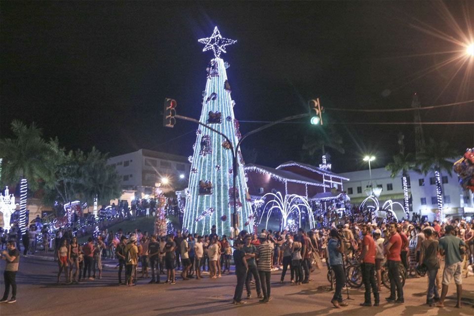 Papai Noel abre residência oficial e já está recebendo as crianças em Ji-Paraná