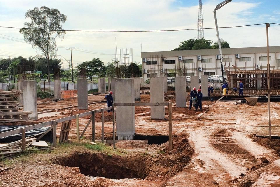 Alan Queiroz propõe realocação de escola abandonada para construção de moradias sociais em Porto Velho