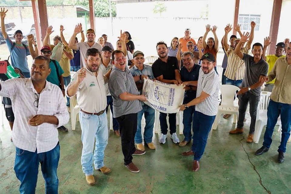 Marcelo Cruz fortalece agricultura com entrega de 180 toneladas de calcário no Vale do Jamari