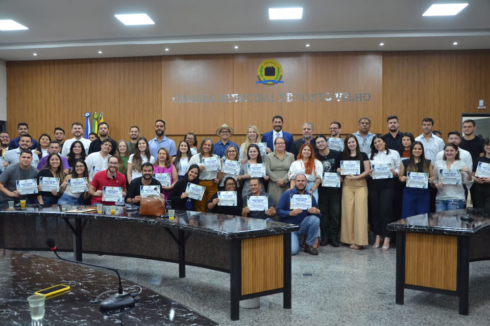 Câmara Municipal de Porto Velho homenageia servidores da SEMESC com Moção de Aplauso