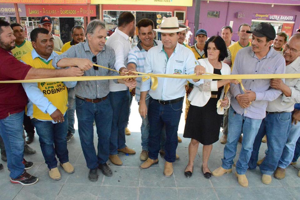 Deputado Geraldo da Rondônia participa da entrega de guaritas para mototaxistas de Buritis