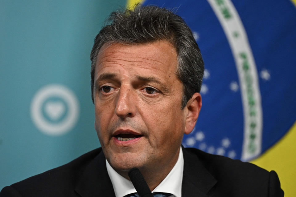 Eleições na Argentina: PT formaliza apoio a Massa em disputa contra Milei