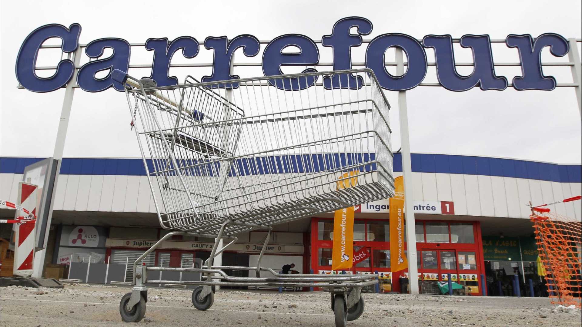 Após morte de cadela, Carrefour faz parceria para treinar funcionários