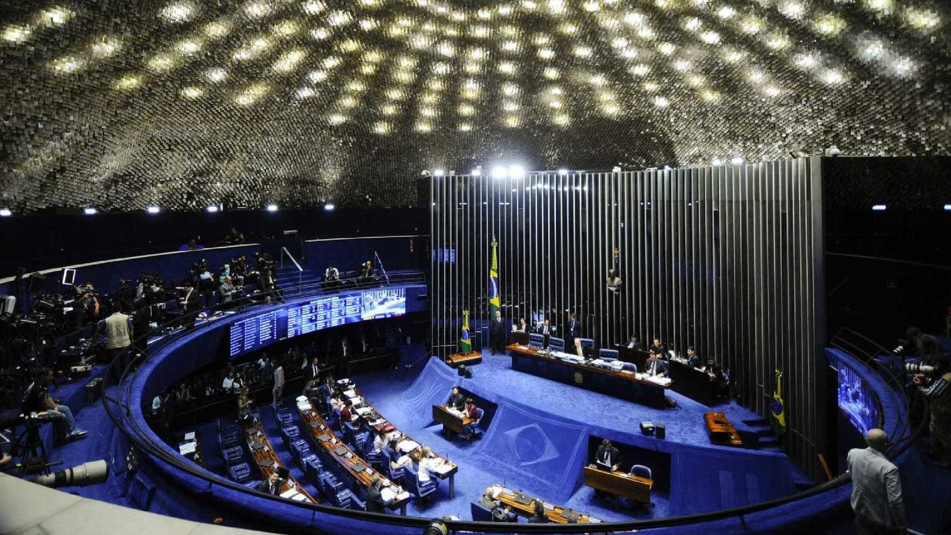 Senado gasta R$ 32 milhões em mesadas para filhas solteiras