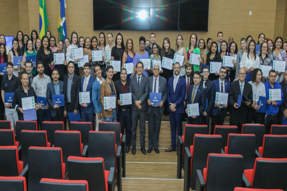 Colaboradores do Crea-RO recebem moção de aplausos na Assembleia Legislativa