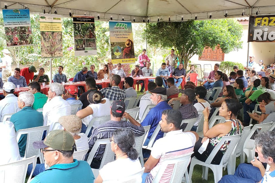 Cássia Muleta participa de Dia de Campo em Tarilândia