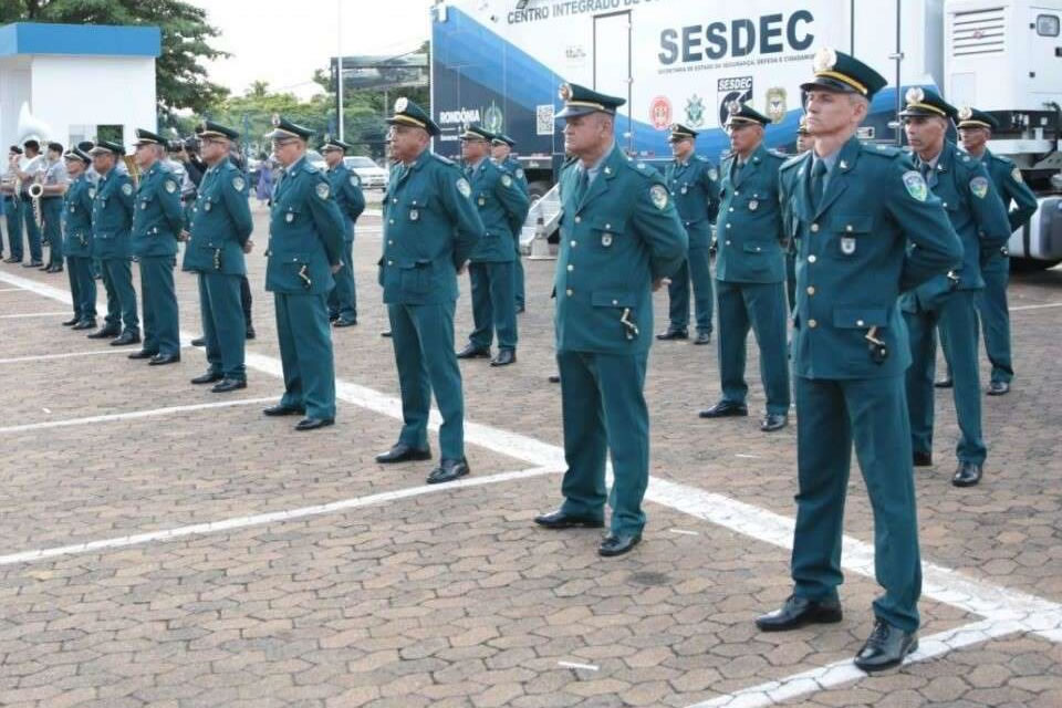 Deputado Pedro Fernandes parabeniza novos oficiais administrativos da Polícia Militar