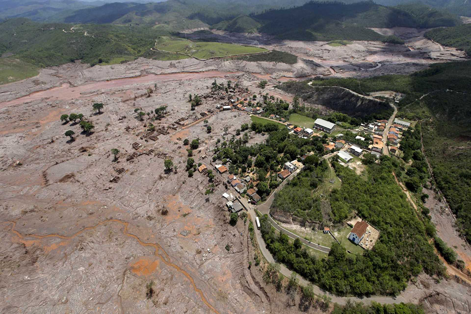 Pagamento de primeira indenização em Mariana gera divergência