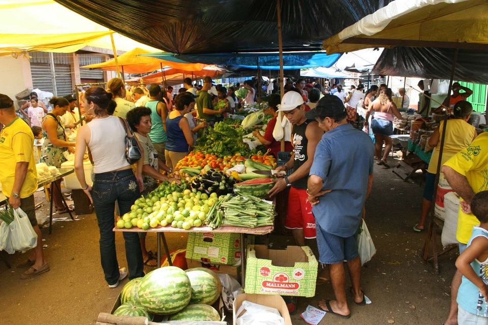 Prefeito altera decreto e proíbe food truck e consumo de alimentos em feiras e mercados de Porto Velho