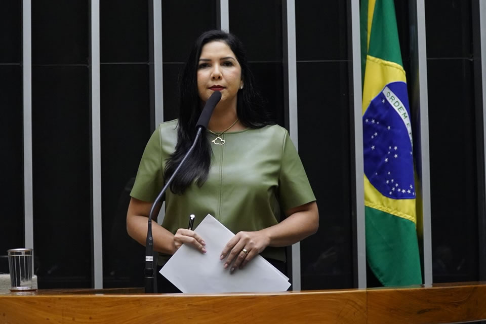 Derrubada de Vetos no Congresso Nacional: Vitória da Oposição e Atuação Destacada da Deputada Federal Cristiane Lopes
