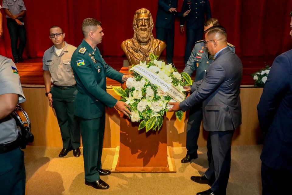 Quarenta e dois militares do Corpo de Bombeiros e Polícia Militar são promovidos durante homenagem a Tiradentes