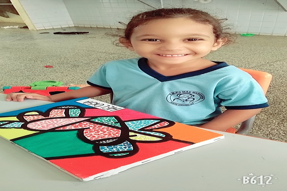 Escola Municipal Mãe Margarida realiza exposição de releituras de “Romero Brito”