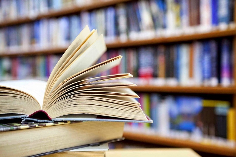 Mais livros de obras literárias foram inseridos nas escolas e não retirados