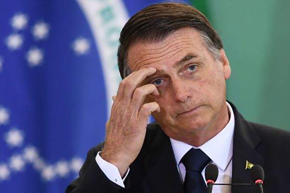 Bolsonaro diz que aceita ajuda do G7 se Macron ‘retirar insultos’