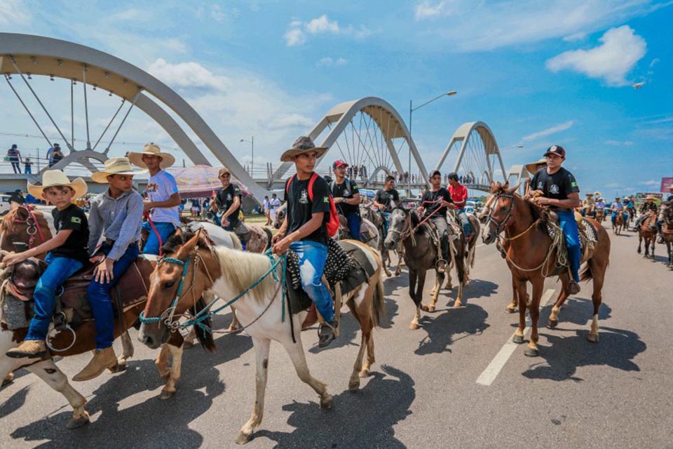 Cavalgada no Espaço Alternativo deu abertura a ExpoPorto que acontece dos dias 2 a 6 de outubro