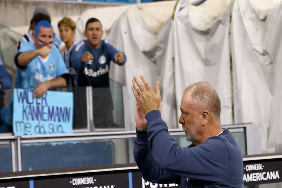 Grêmio faz promoção de ingressos para duelo com o Corinthians