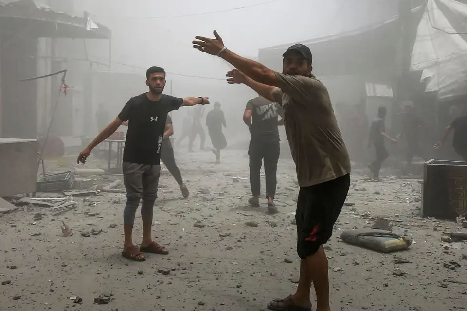 Míssil israelense atinge crianças de Gaza que coletavam água