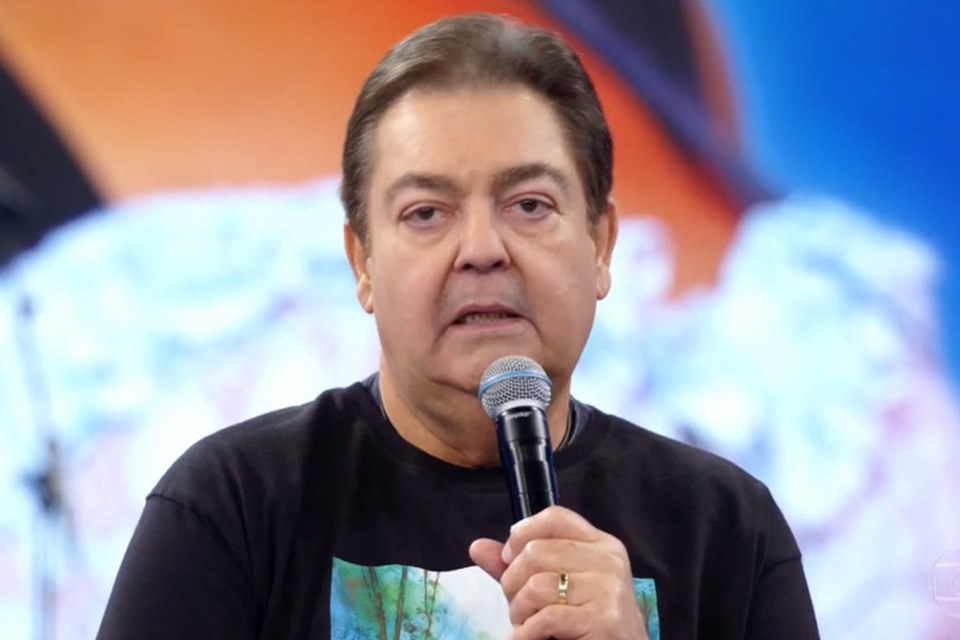 Por pressão comercial, Domingão do Faustão segue ao vivo em 2020