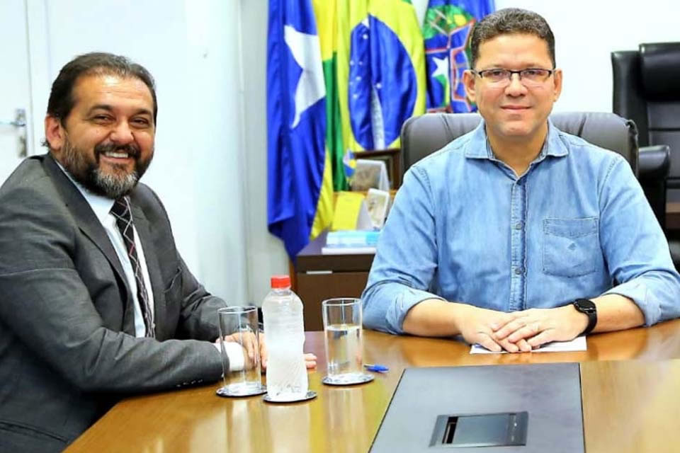 Laerte Gomes comemora sanção de lei que isenta motos de até 170cc de pagamento do IPVA
