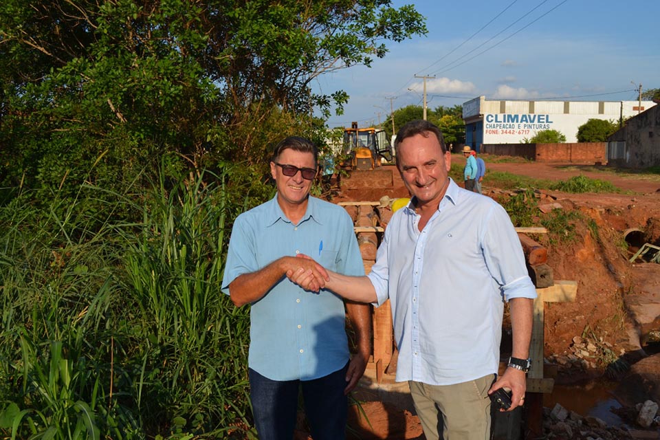 Prefeito Luizão e vereador Chico do Sindicato fiscalizam construção da ponte da Avenida Fortaleza 