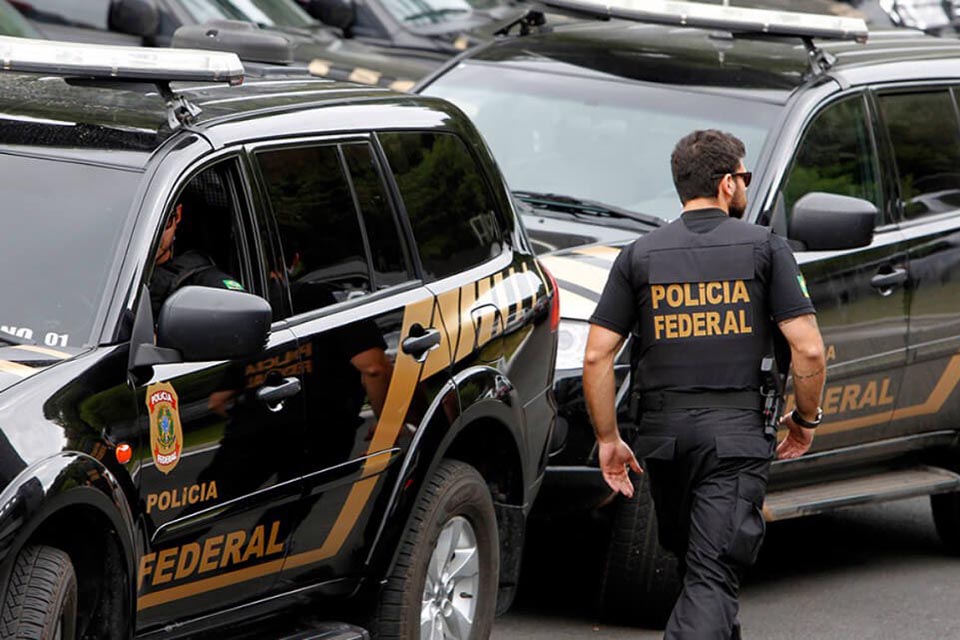 PF deflagra operação para cumprir mandados de busca e apreensão e prender falso médico que atuava ilegalmente