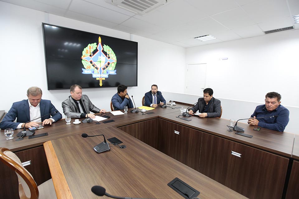 Falta de material e de equipamentos para cirurgias na rede pública de saúde é discutida na Comissão de Saúde