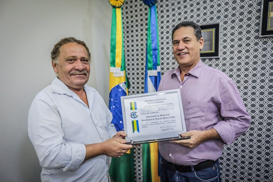 Maurão entrega voto de louvor à Associação de Materiais Recicláveis de Rua de Porto Velho