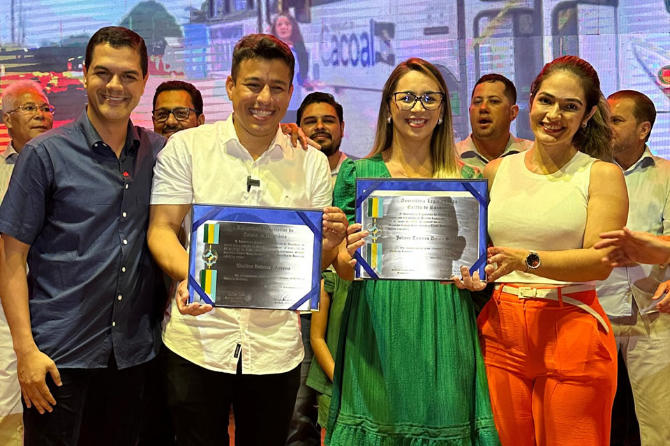 Deputado Cássio Gois concede honrarias ao prefeito e primeira-dama de Cacoal durante as comemorações dos 46 anos da cidade
