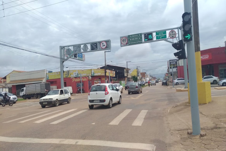 Prefeitura revitaliza semáforos, faixas e placas em Porto Velho