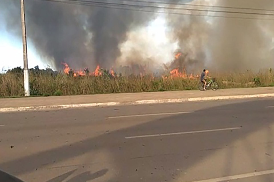 Incêndio atinge área perto do Espaço Alternativo, em Porto Velho