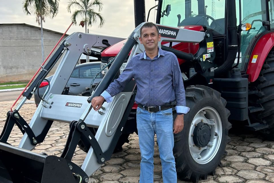 Investimento de Ezequiel Neiva assegura aquisição de trator para agricultura familiar em Cabixi