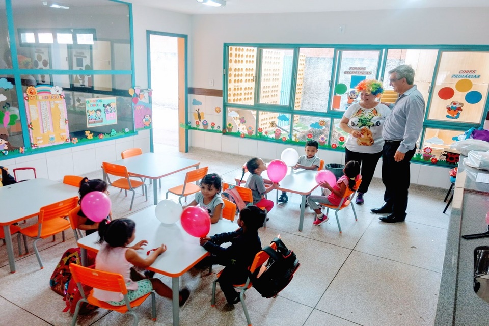 Semed investe em aquisição de mobílias para escolas