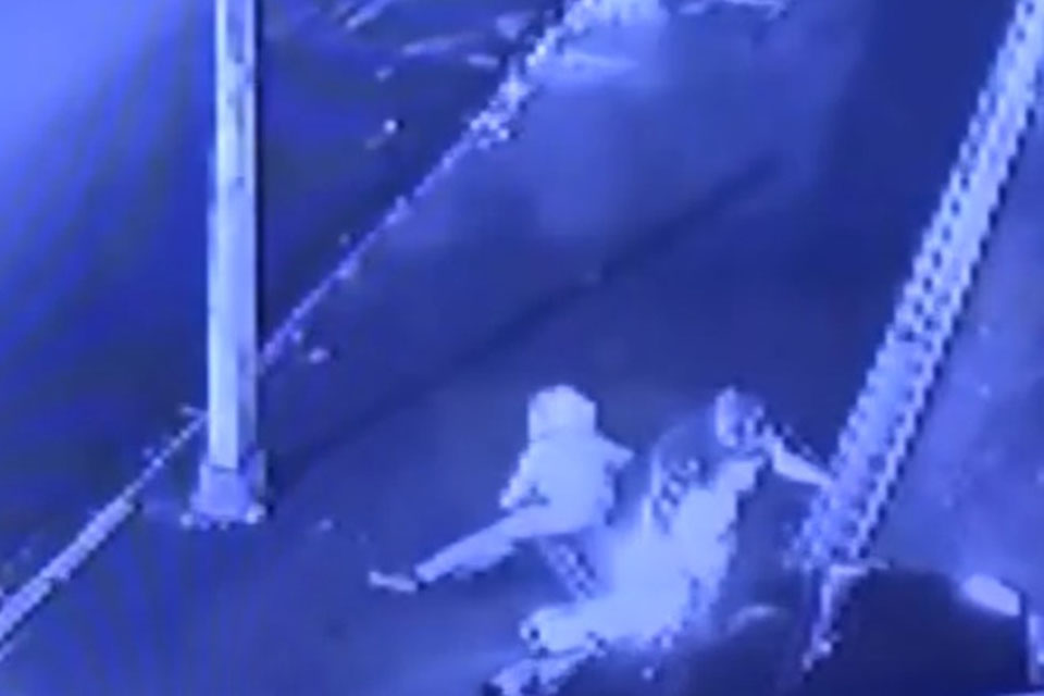 vídeo: Após briga, homem atropela e arrasta a namorada em São Paulo